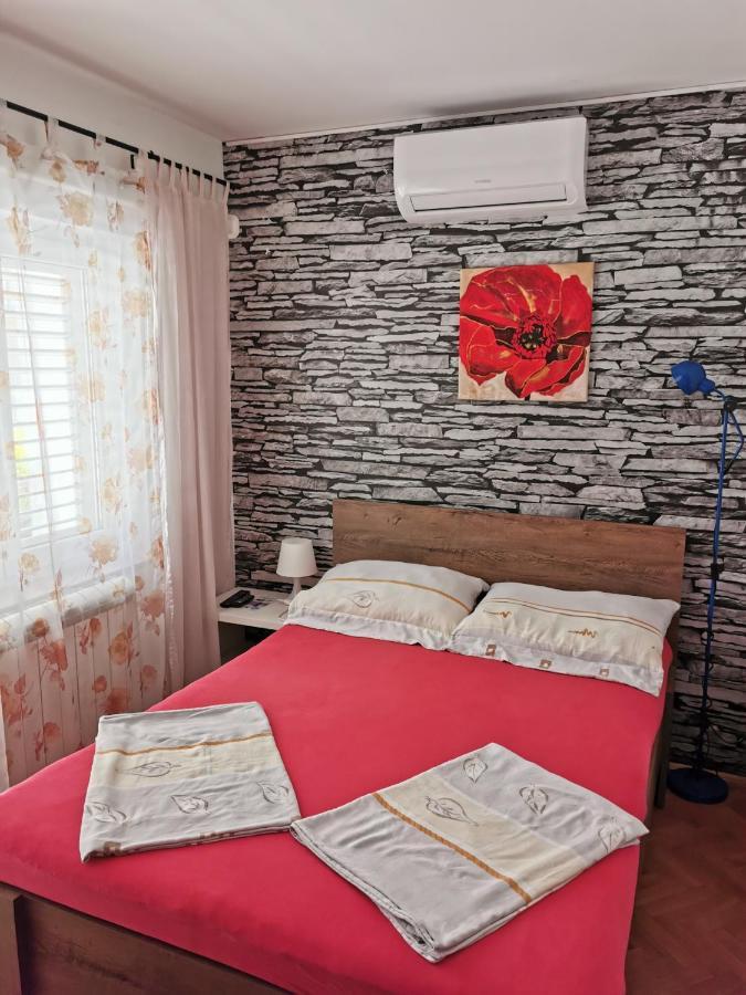 Villa Milic*** Seget Donji Bagian luar foto